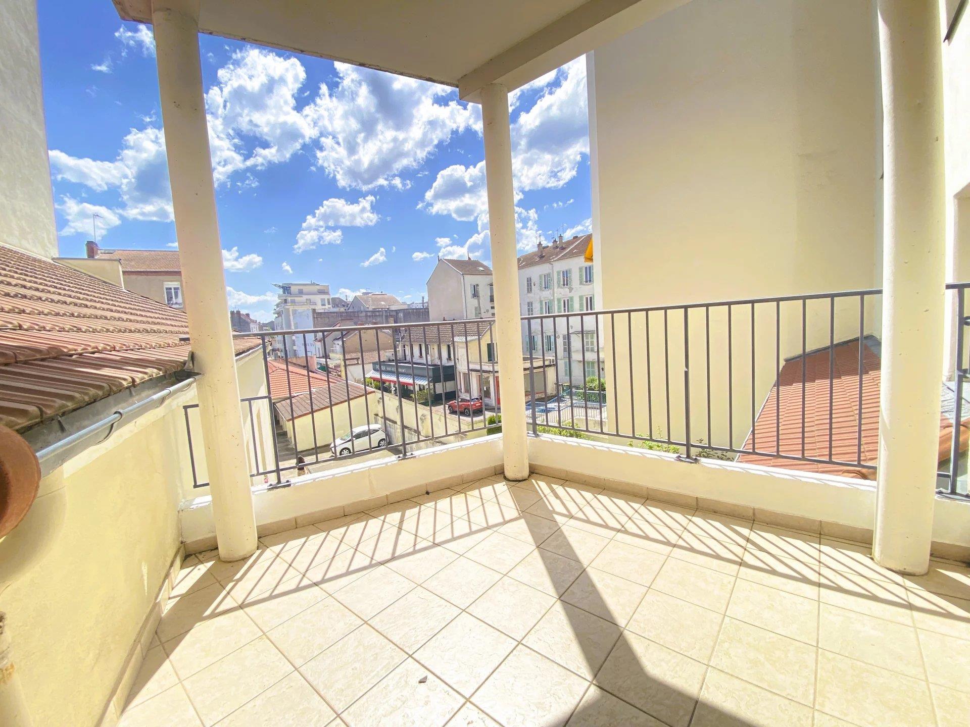 03200 Vichy - Appartement- 4 Pièces Avec 2 Balcons -Terrasse -Box Et Cave -Coeur De Ville