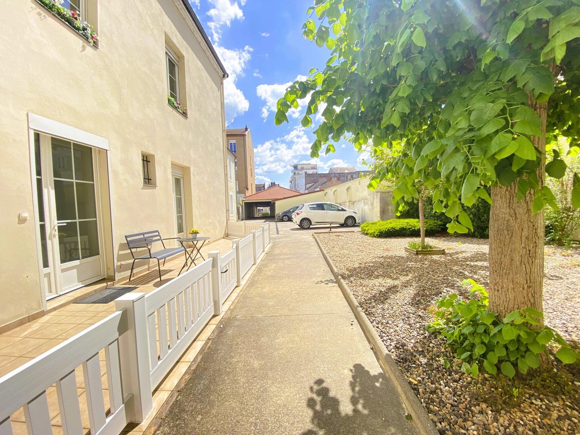 03200 Vichy - Appartement- 4 Pièces Avec 2 Balcons -Terrasse -Box Et Cave -Coeur De Ville