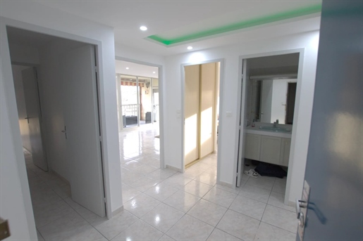 ? Rare T5 Apartment + 2 Terraces 128m2.