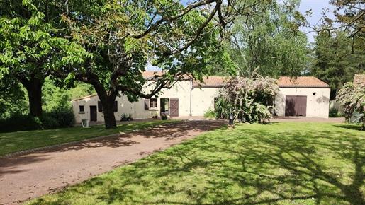 Casa Lungă Fermecătoare Aproape de Malurile Loire