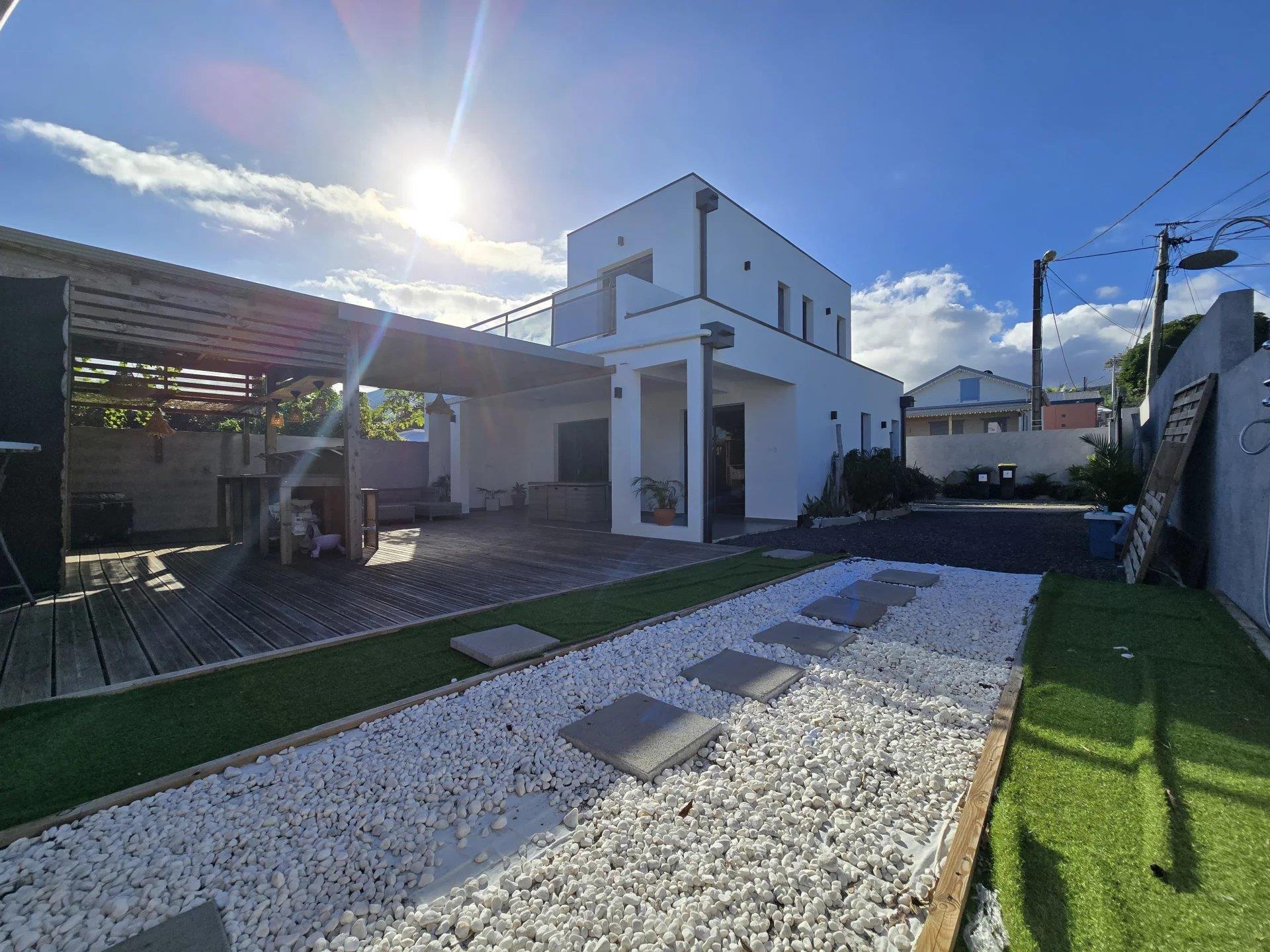 New luxury contemporary F4 villa