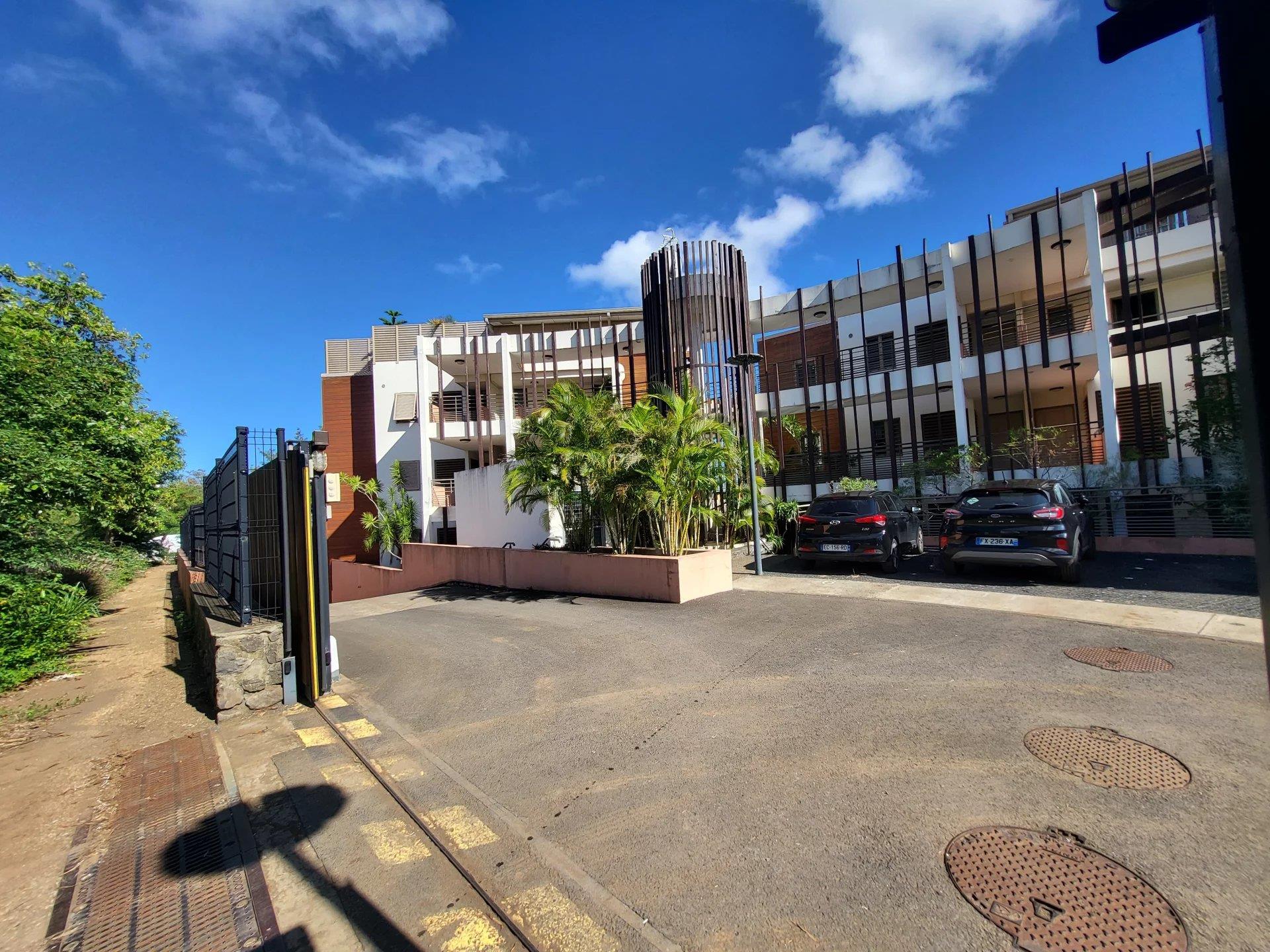 ? Sole agent – Superb T5 Duplex On Rooftop – Panoramic view – St-Clotilde