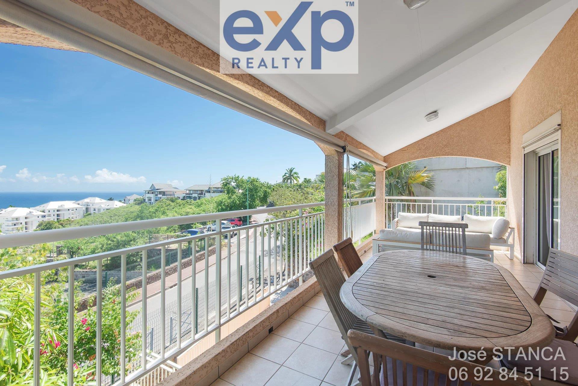 Architect-designed villa with sea view in Mont Roquefeuil, Saint-Gilles les Bains