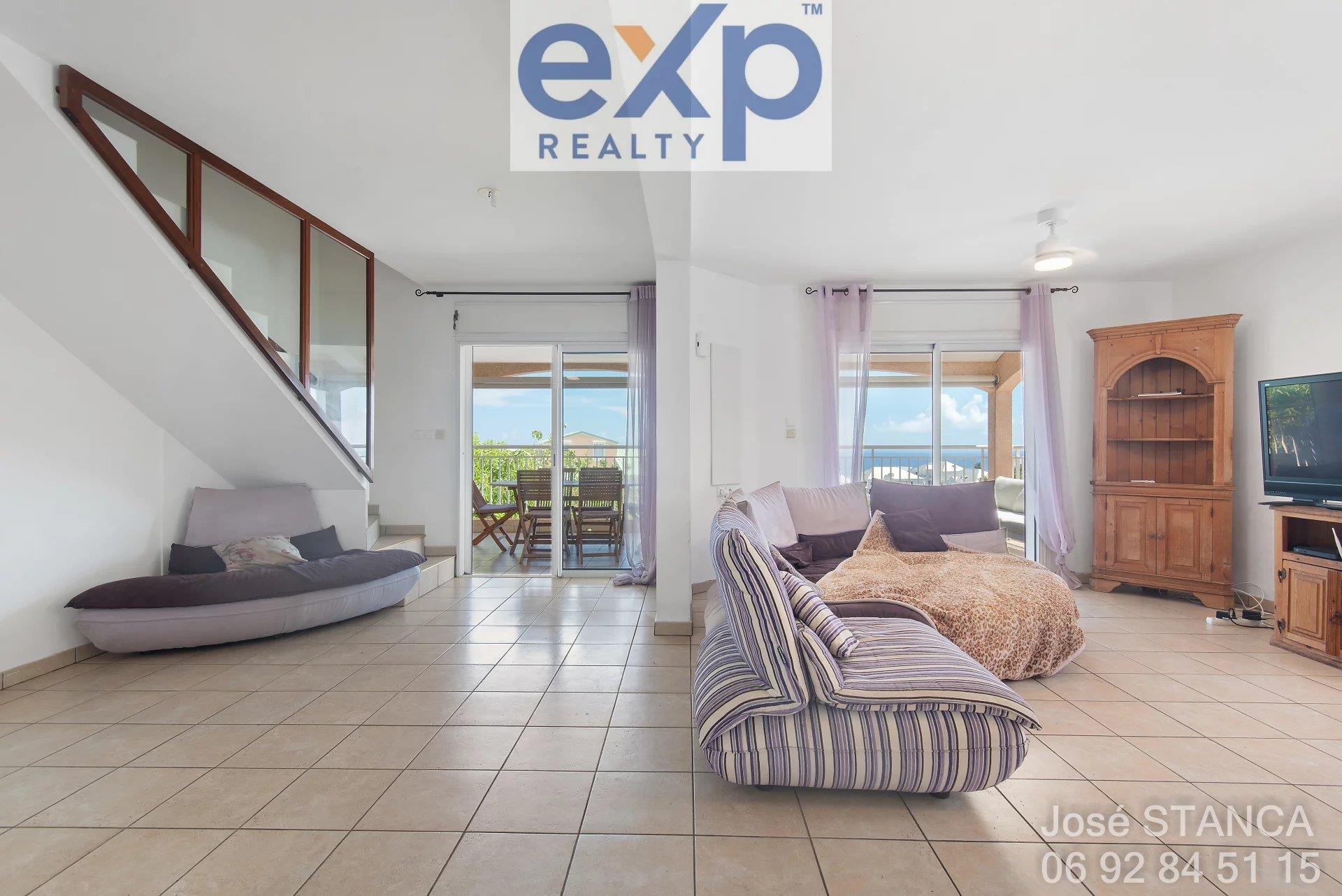 Architect-designed villa with sea view in Mont Roquefeuil, Saint-Gilles les Bains