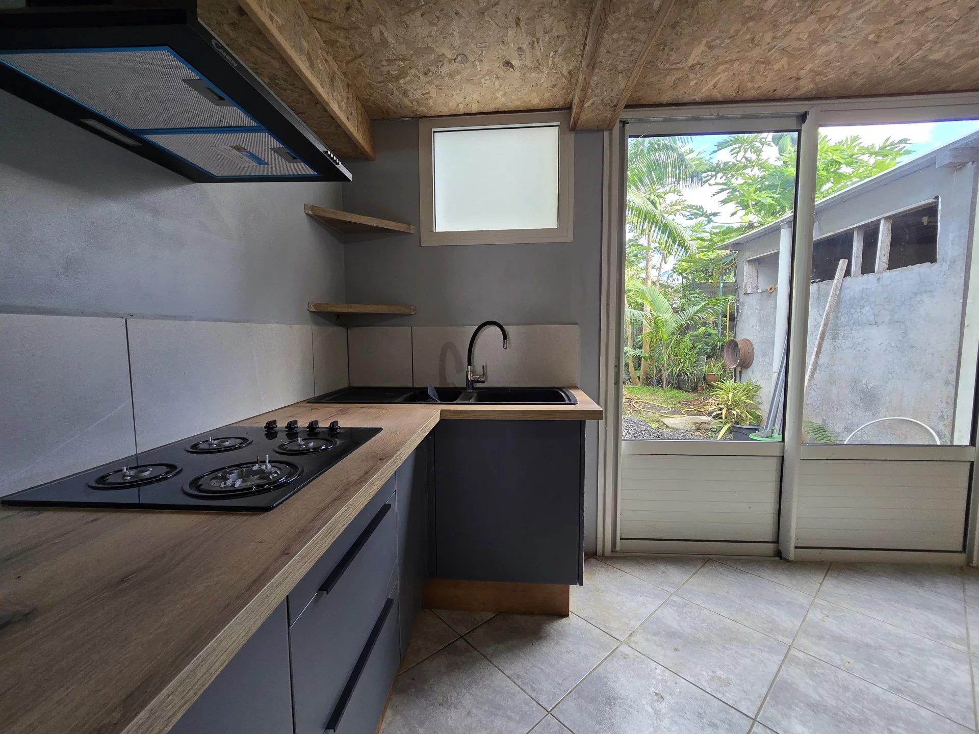 ? For Sale – Large house F7/8 of 200 m² divided into 3 dwellings – Trois-Mares, Le Tampon (La Tampo