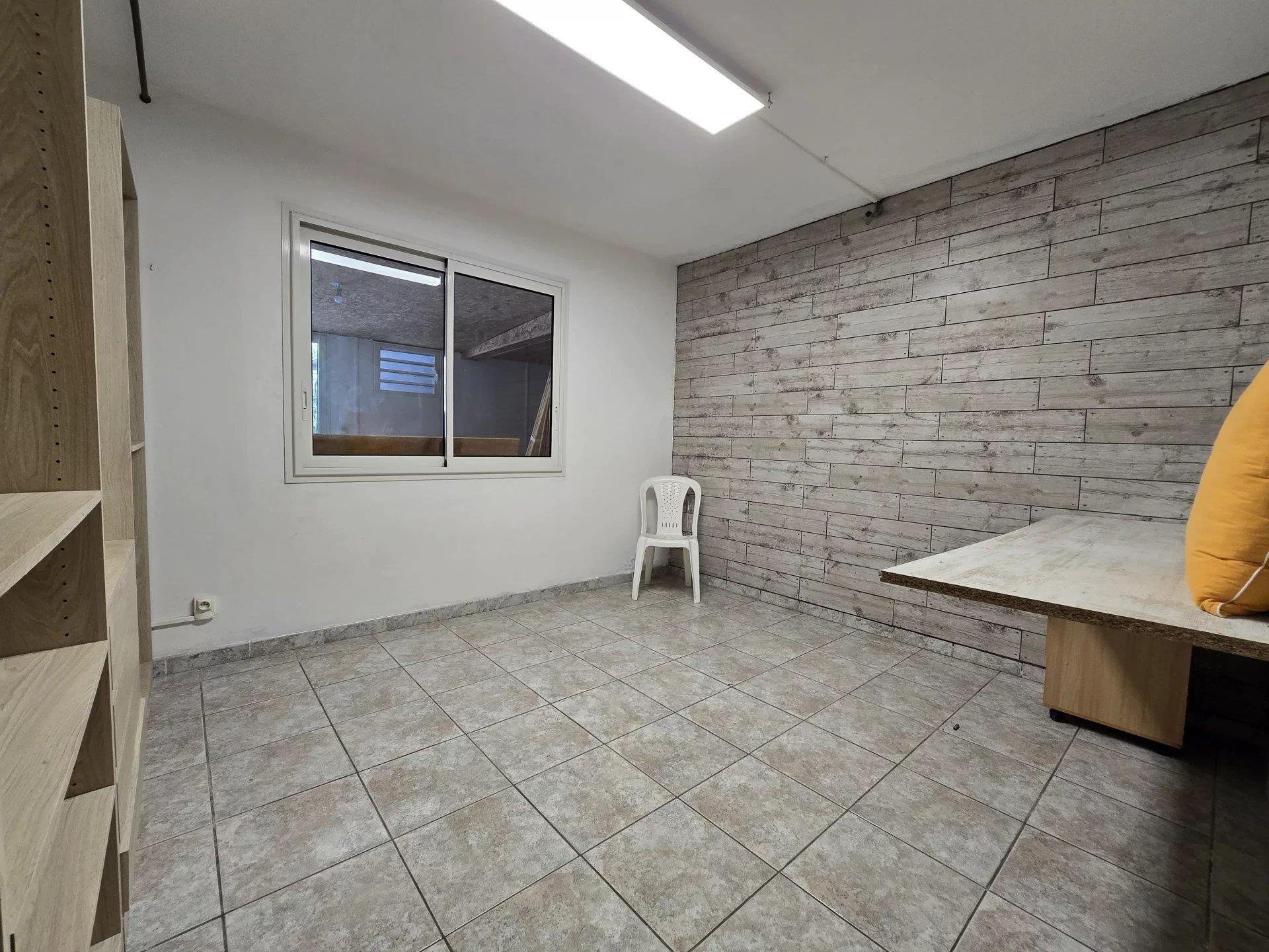 ? For Sale – Large house F7/8 of 200 m² divided into 3 dwellings – Trois-Mares, Le Tampon (La Tampo