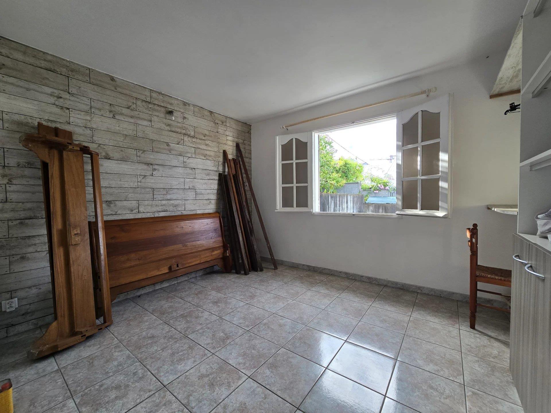? For Sale – Large house F7/8 of 200 m² divided into 3 dwellings – Trois-Mares, Le Tampon (La Tampo