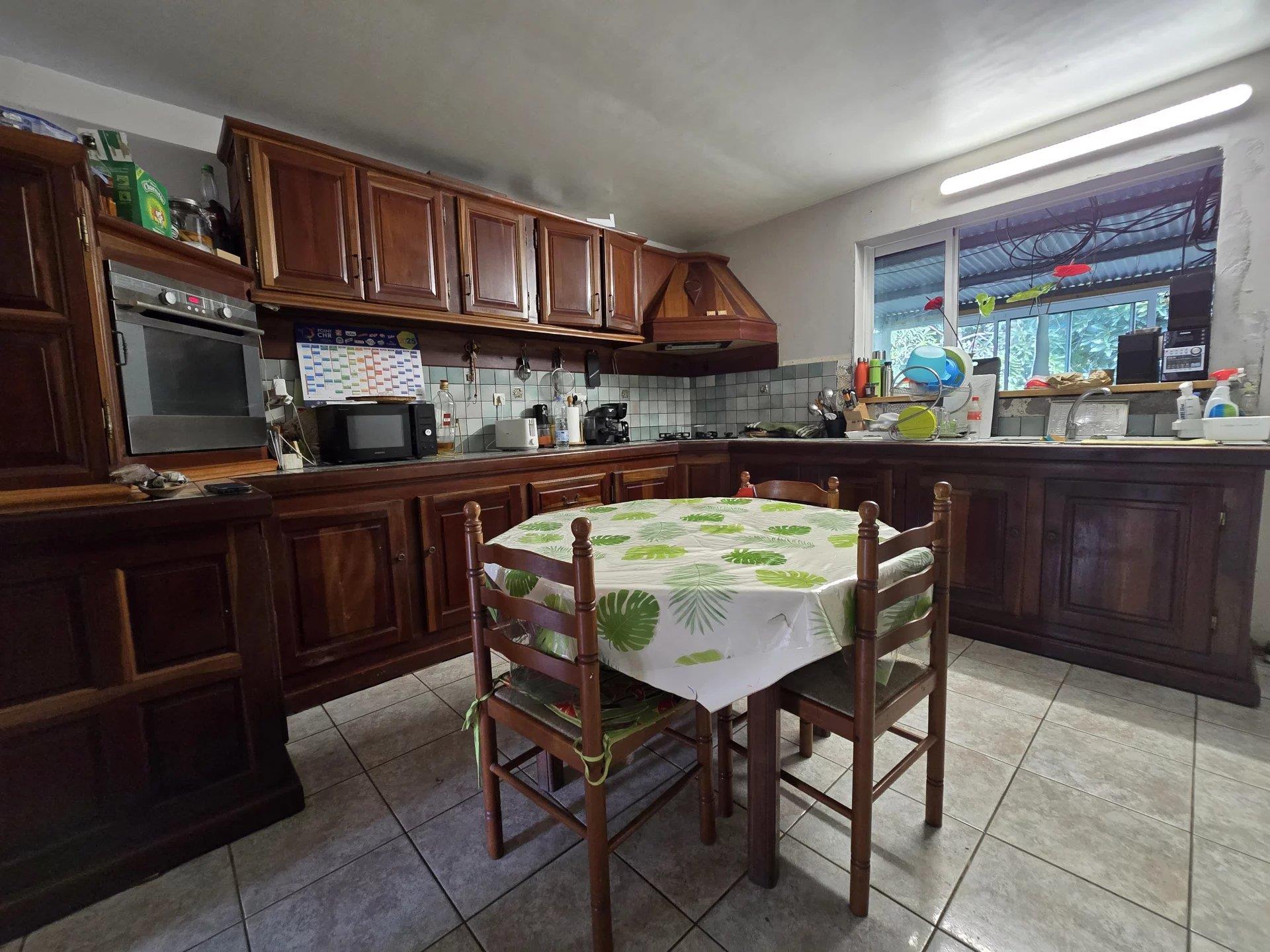 ? For Sale – Large house F7/8 of 200 m² divided into 3 dwellings – Trois-Mares, Le Tampon (La Tampo