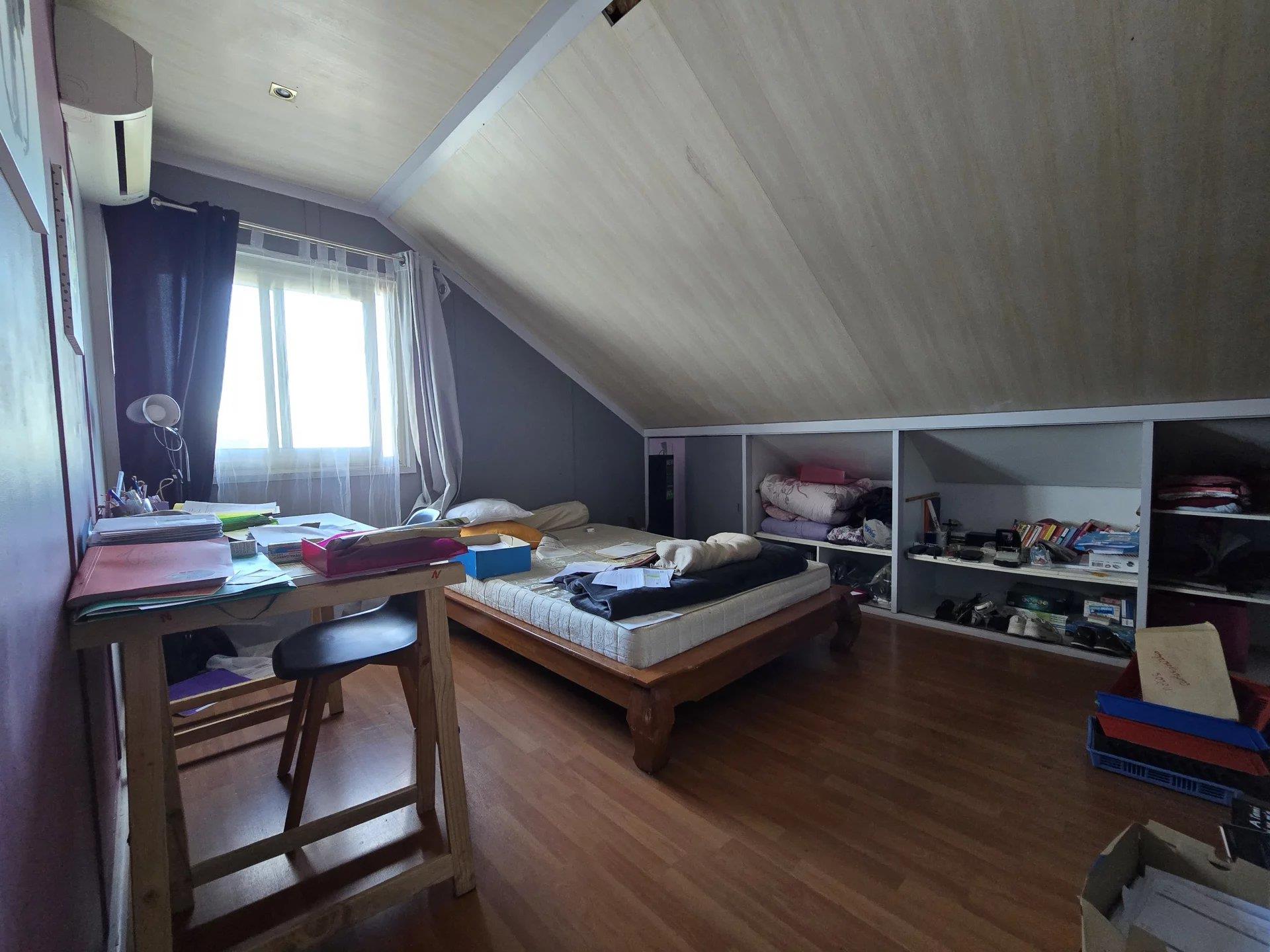 ? For Sale – Large house F7/8 of 200 m² divided into 3 dwellings – Trois-Mares, Le Tampon (La Tampo