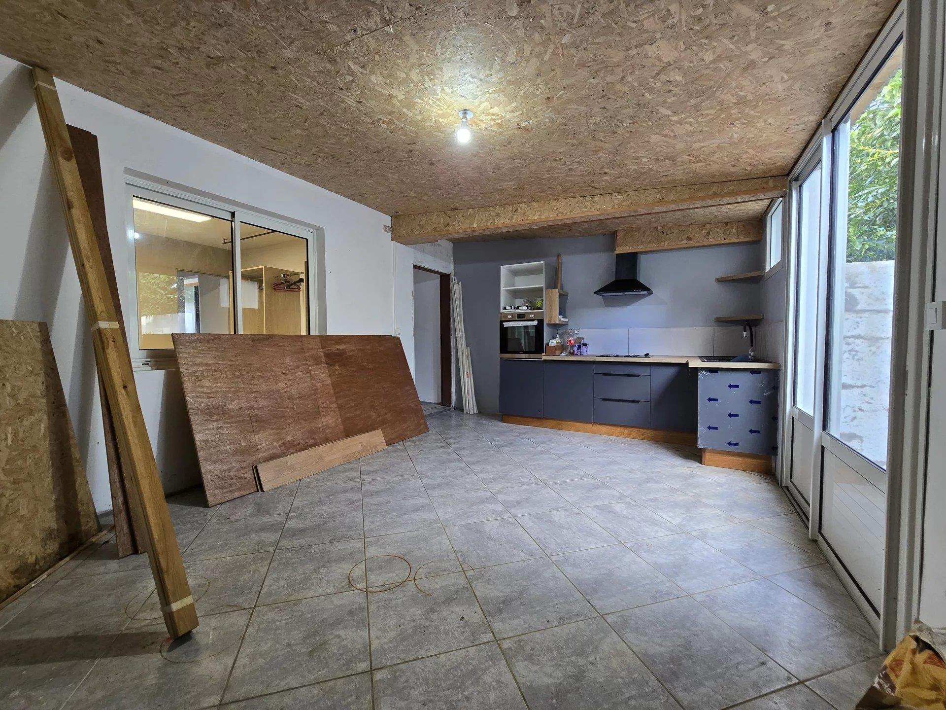 ? For Sale – Large house F7/8 of 200 m² divided into 3 dwellings – Trois-Mares, Le Tampon (La Tampo