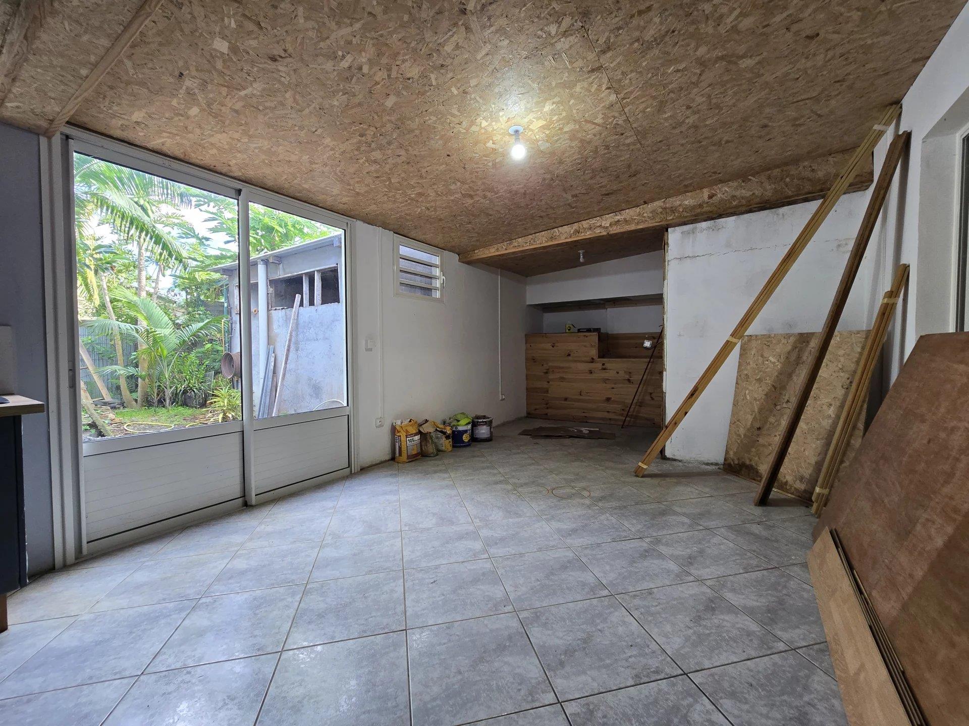 ? For Sale – Large house F7/8 of 200 m² divided into 3 dwellings – Trois-Mares, Le Tampon (La Tampo