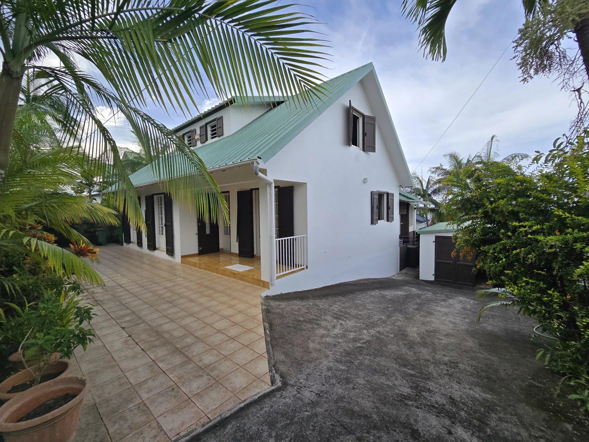 ? Large T8 house in Condé 400, Saint-Pierre