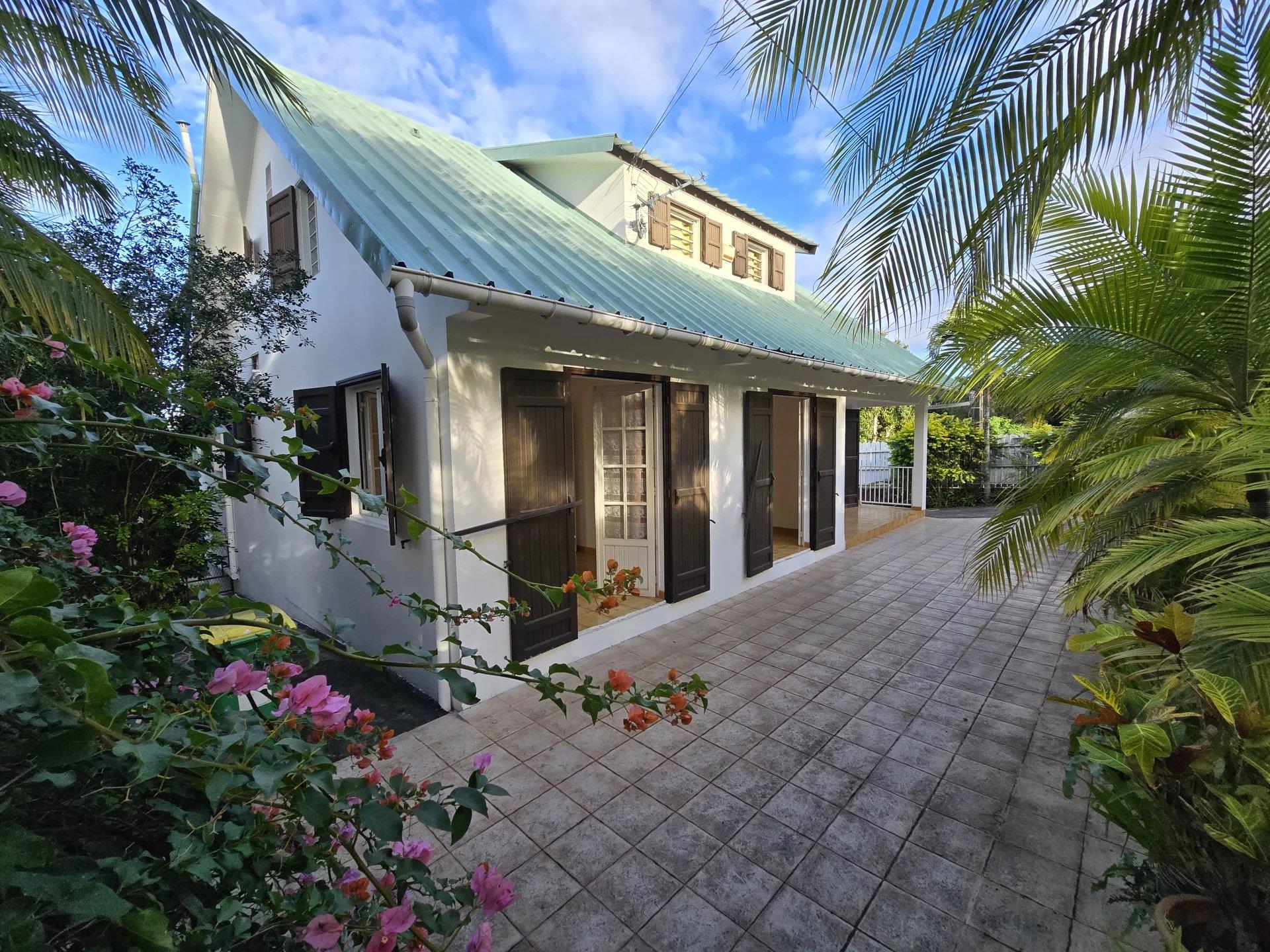? Large T8 house in Condé 400, Saint-Pierre