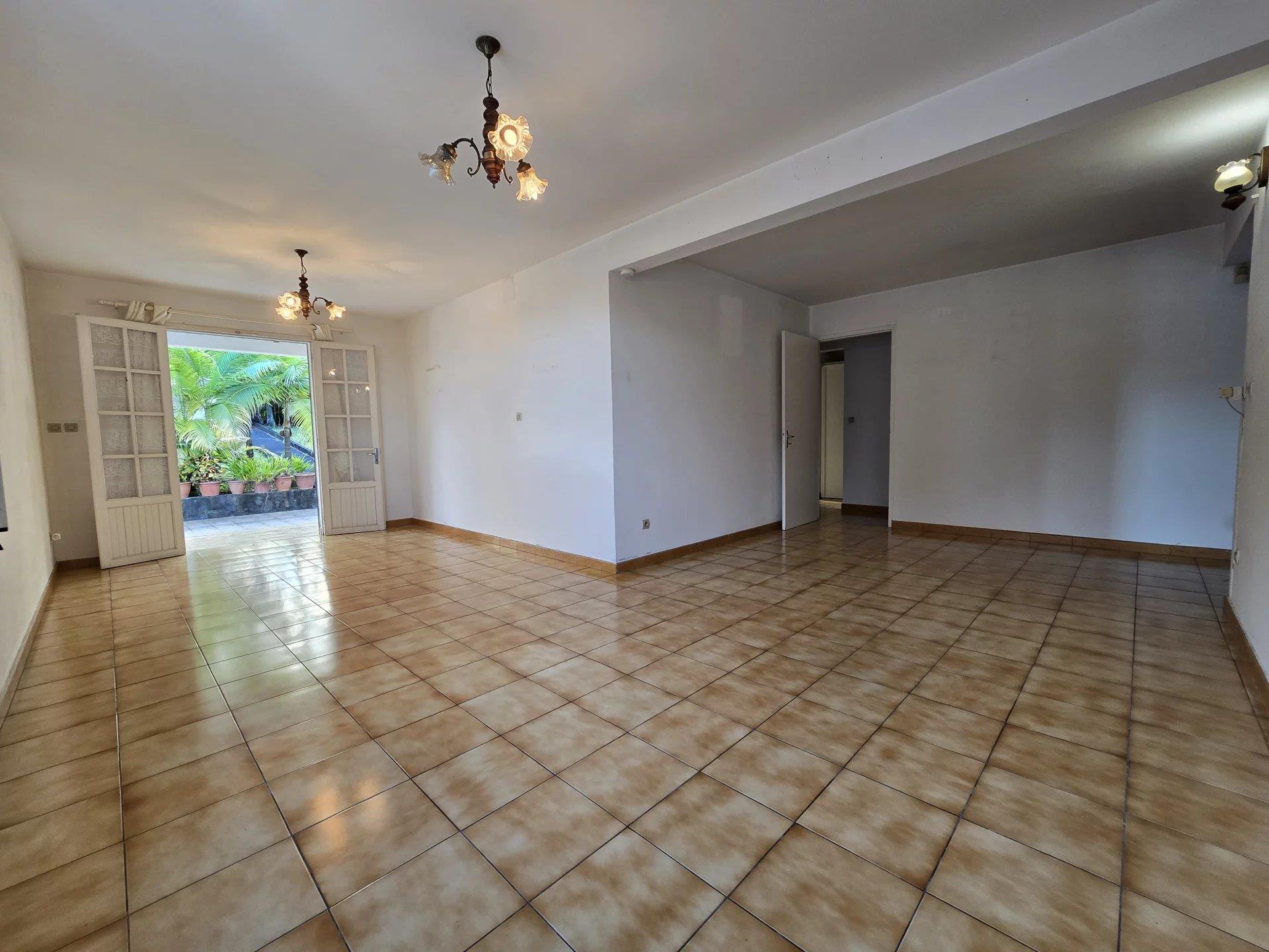 ? Large T8 house in Condé 400, Saint-Pierre