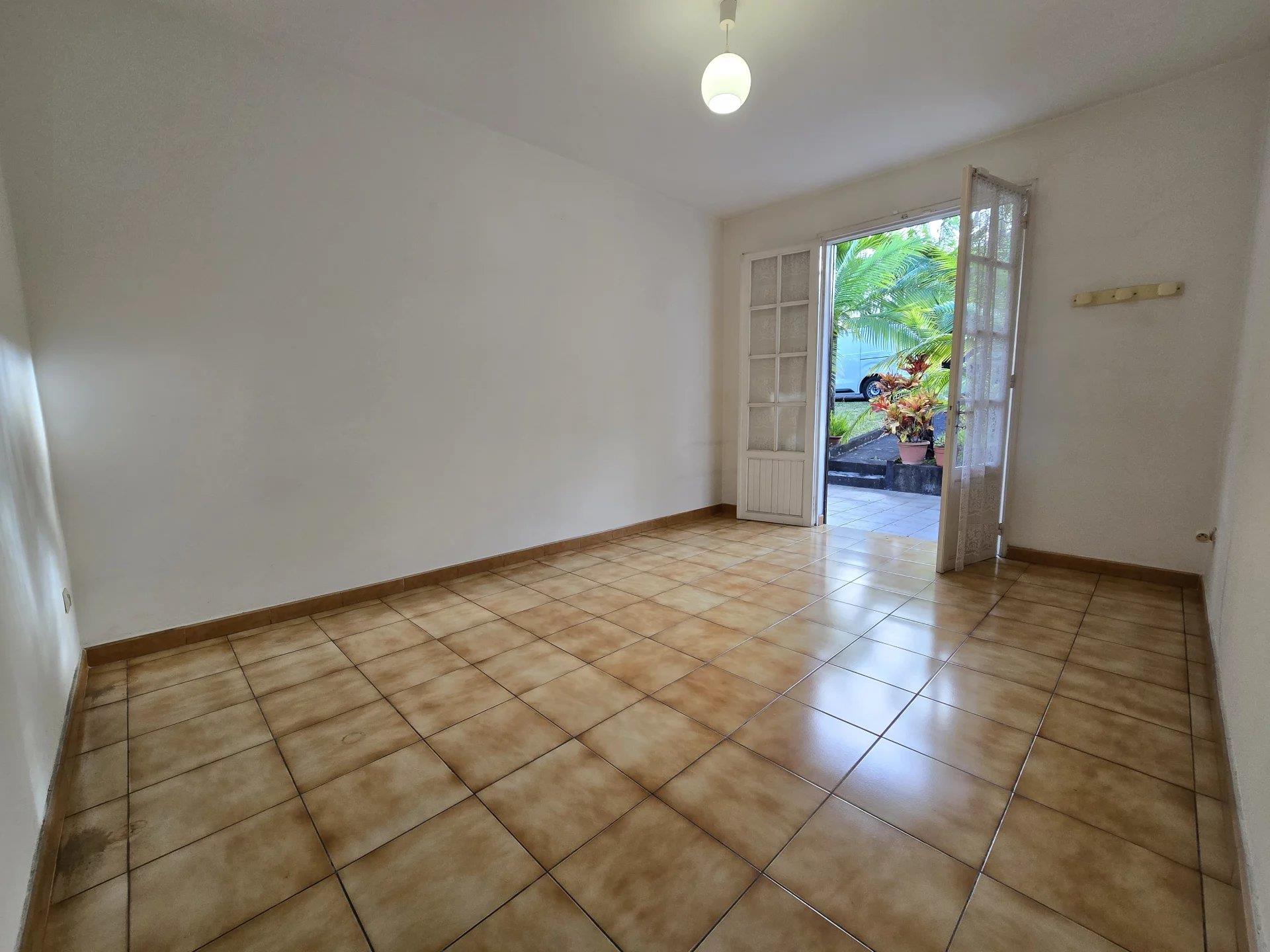 ? Large T8 house in Condé 400, Saint-Pierre