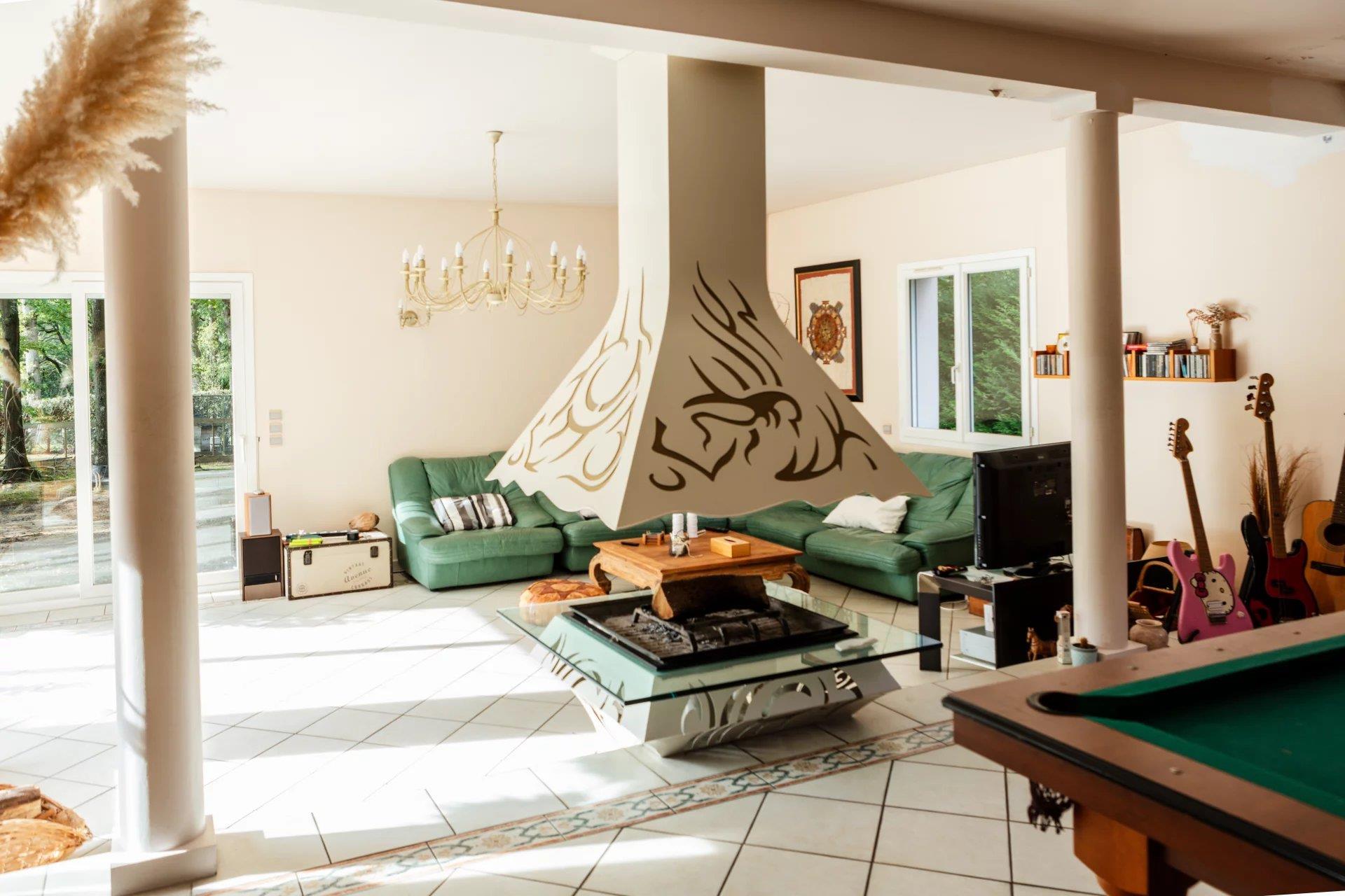 Exceptonal property. 10 rooms including 6 bedrooms, 300 m²