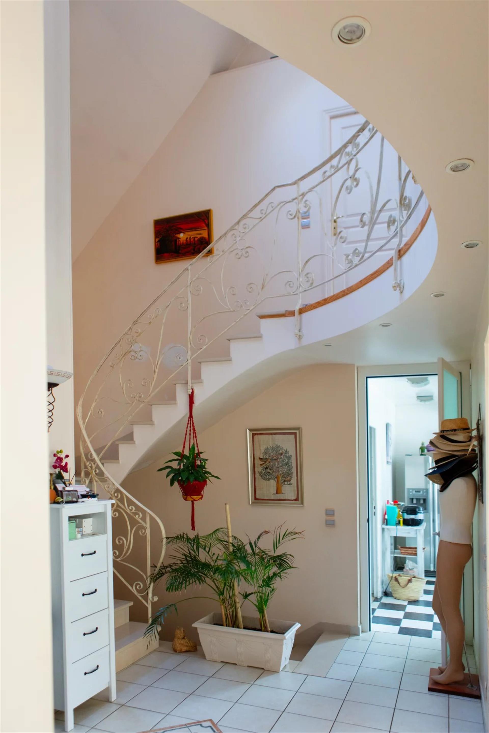 Exceptonal property. 10 rooms including 6 bedrooms, 300 m²
