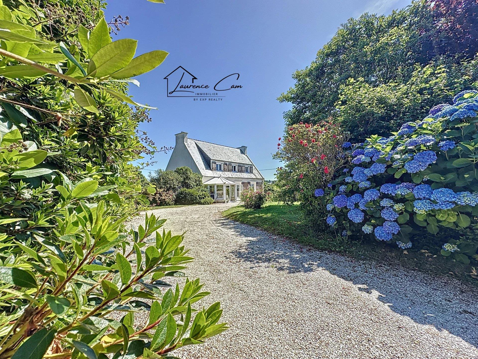 Charming house in Landéda – Single-storey living, generous volumes a stone's throw from the Aber Wr