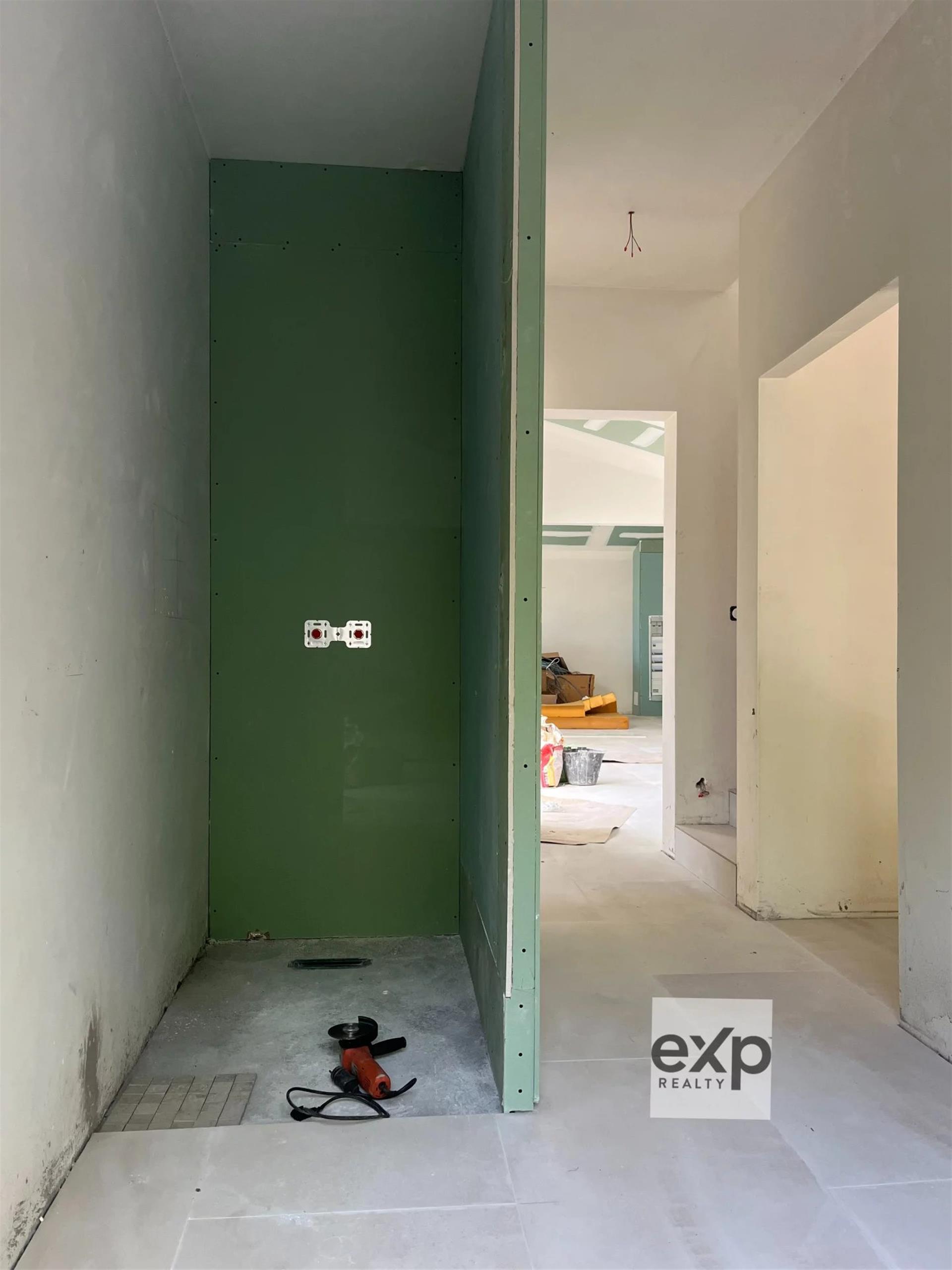 ? Villa on a 1000m² Plot – A Project Full of Possibilities!