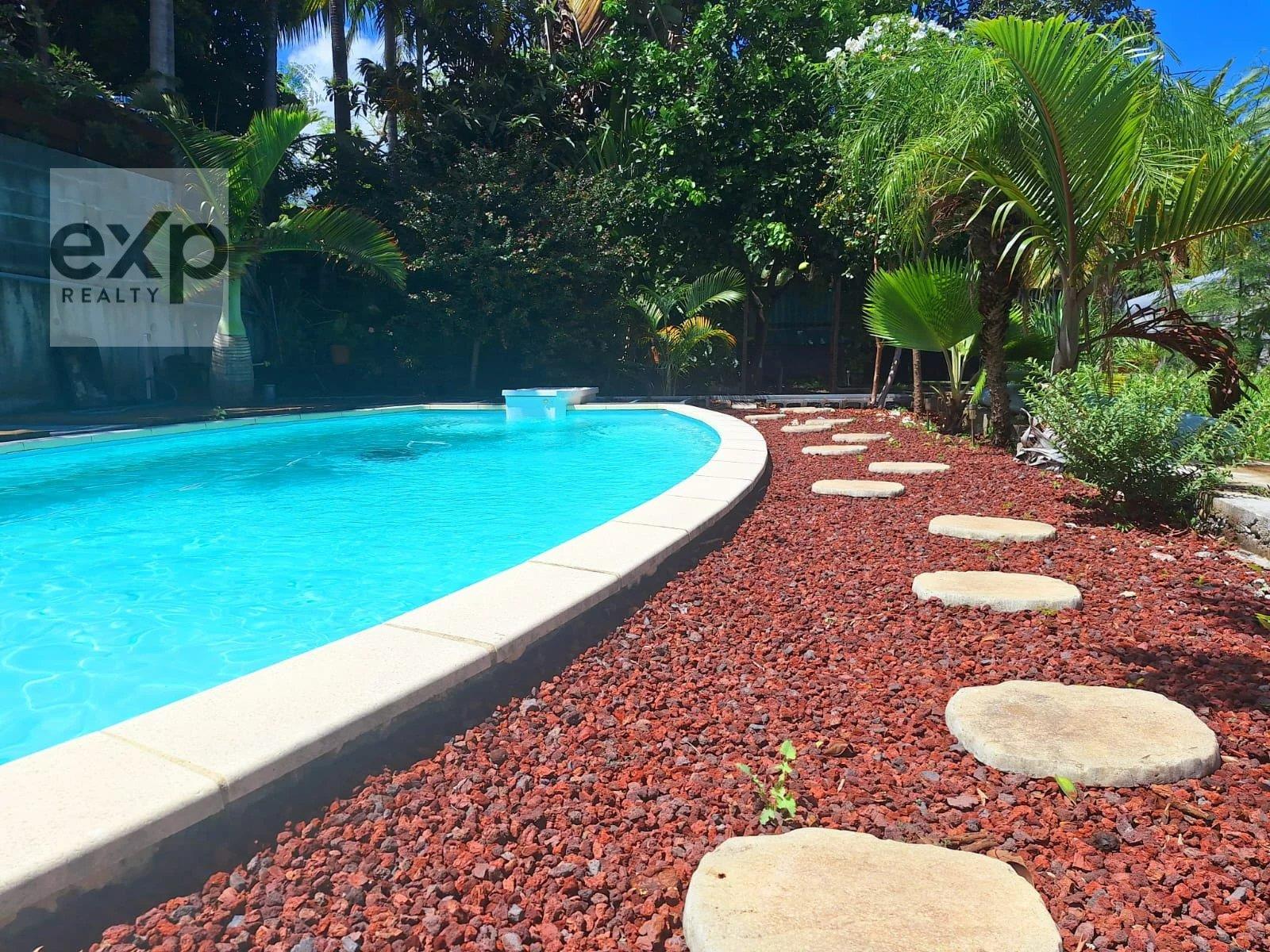 4/5-Bedroom House with Pool – Downtown Le Tampon
