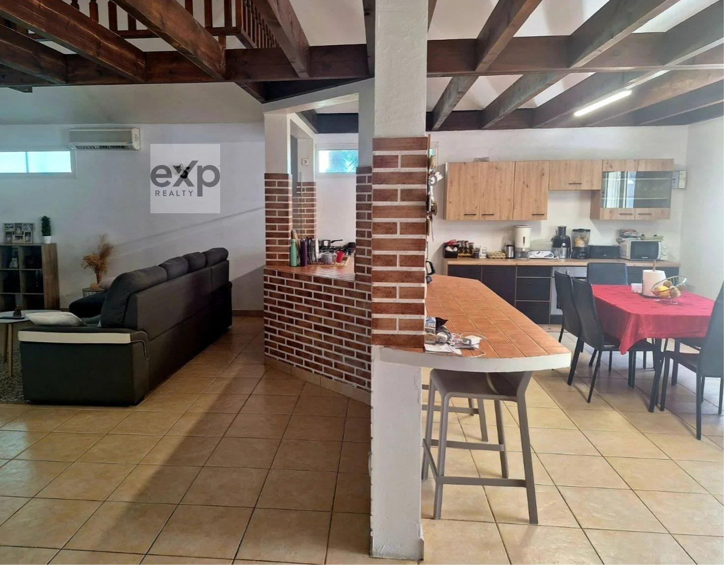 4/5-Bedroom House with Pool – Downtown Le Tampon