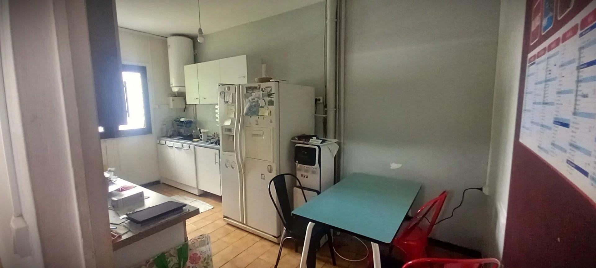 For Sale – House divided into two T3 duplex apartments with courtyards and parking in Saint-Denis