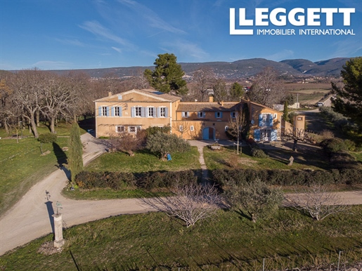 Exceptionnel !!!! Domaine viticole sur 28 hectares de terres, et Bastide de plus de 800m² avec vue à