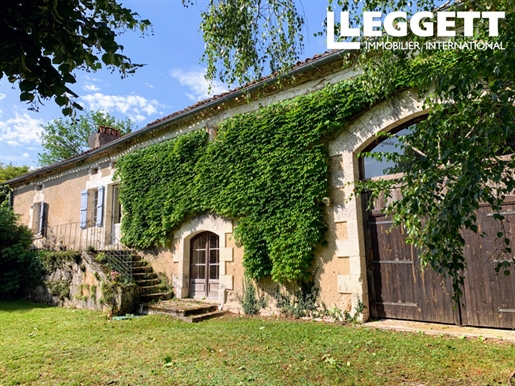 Belle maison de campagne. 9 chambres, 7 Sdb, piscine, terrain. Énormes possibilités.