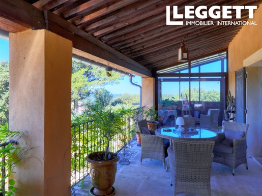 Lagnes, Luberon - Spacious bastide with cottages, extensive grounds, a pool, and stunning panoramic