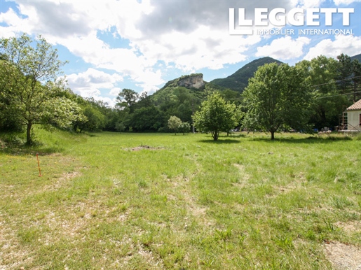 Dans une très belle vallée en Vaucluse, terrain constructible avec vues magnifiques sur le Mont Vent