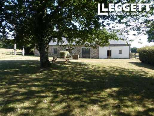 Belle longère divisée en 2 logements. 6 chambres, 4 salles de bains. En campagne