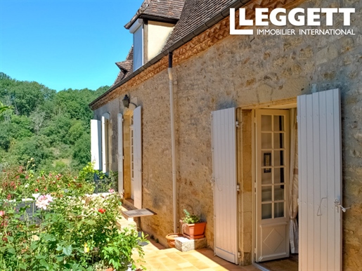 Périgord noir - Belle maison en pierre située dans un des plus beaux villages de France.