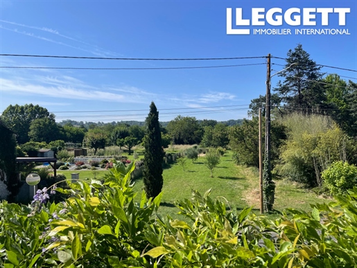 Jolie maison en pierre de 5 chambres avec piscine dans un hameau à 1,7 km de Pessac sur Dordogne.