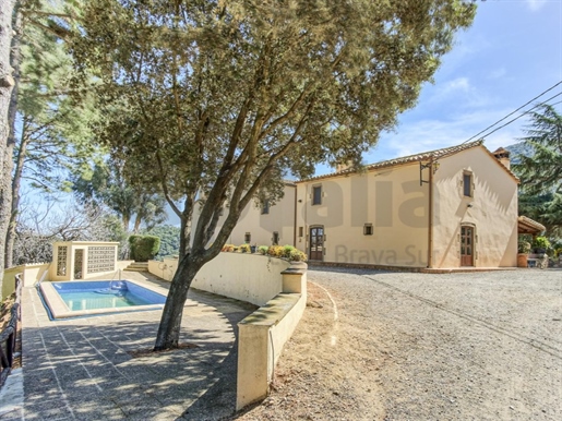 Wunderschönes Bauernhaus, 'masía', im Montnegre-Park, in der Nähe der Costa Brava.