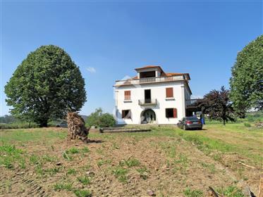 Farm with completely refurbished mansion in Penafiel