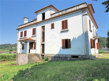 Farm with completely refurbished mansion in Penafiel
