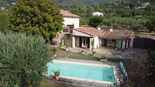 Belle maison de village avec piscine , à 700 mètres du village de Seillans