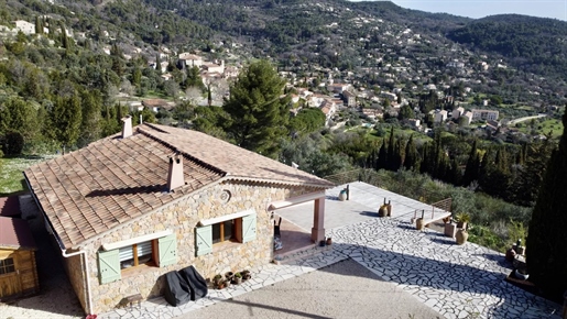 Exceptional panoramic view over the villages of Seillans and Fayence