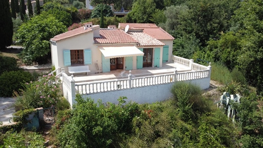 Jolie villa , avec vue panoramique sur le village
