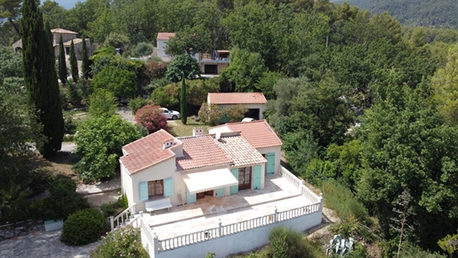 Hübsche Villa mit Panoramablick auf das Dorf