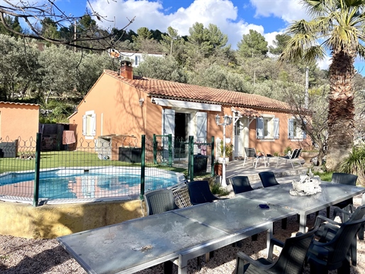Villa med udsigt over landsbyen Callas