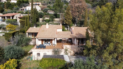 Villa avec vue panoramique et proximité du village
