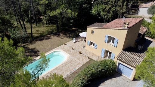 Quiet villa with swimming pool in Seillans