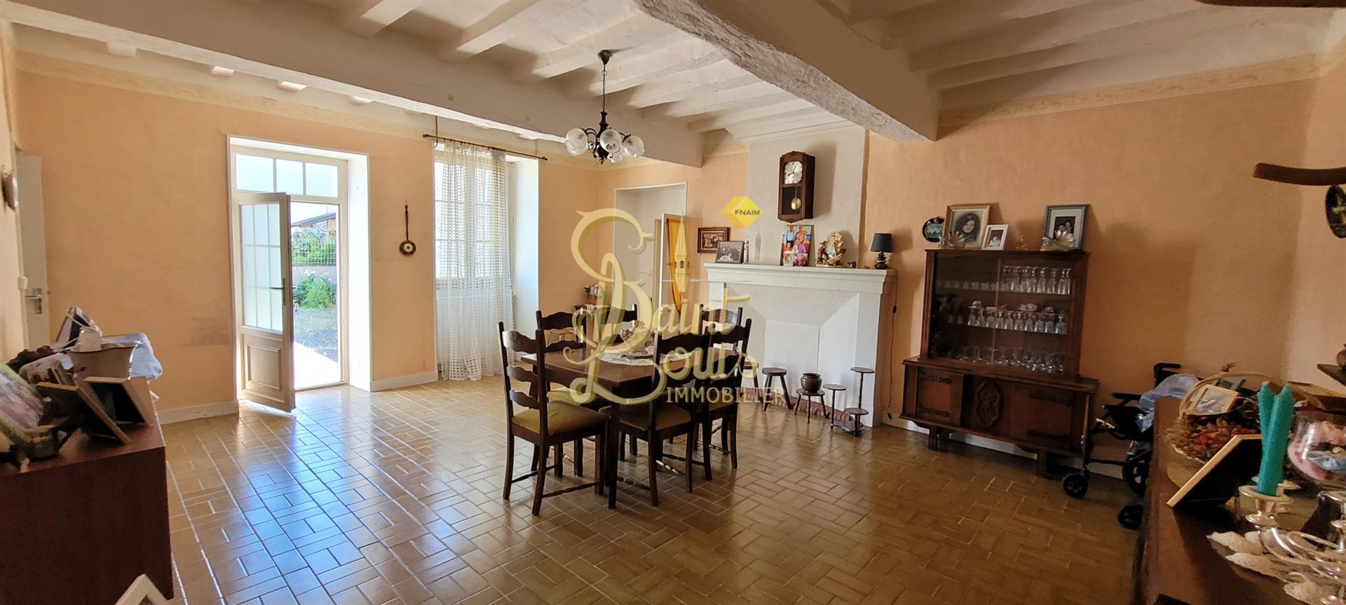 Maison De Village De 123 M2 De Plain-Pied Avec Dependances Et Grand Jardin