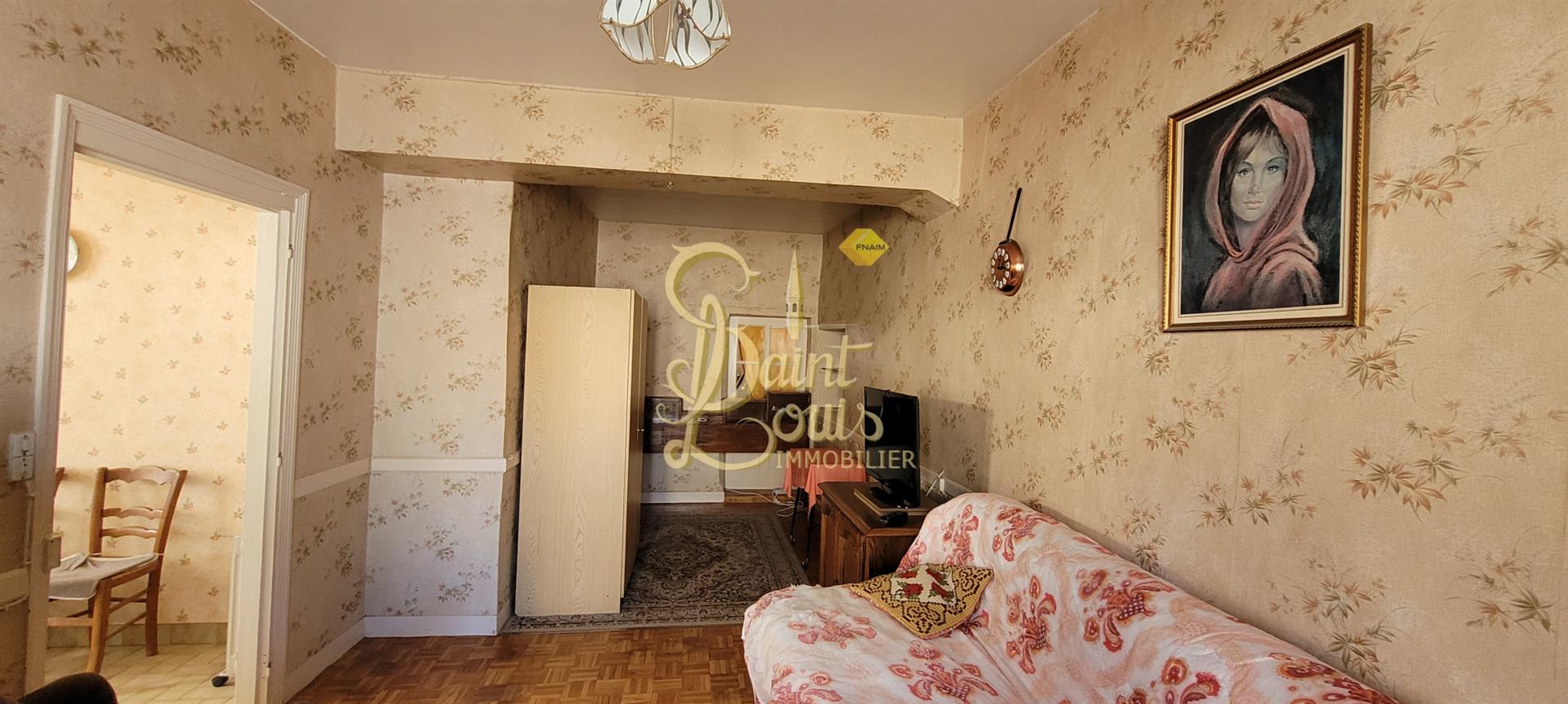 Maison De Village De 123 M2 De Plain-Pied Avec Dependances Et Grand Jardin