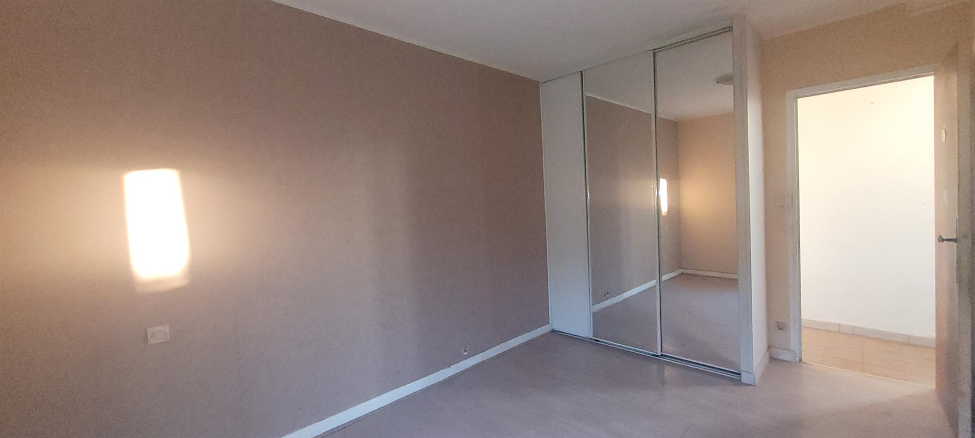 Maison Ancienne De Plain Pied De 90 M2 Envirion - Dependances Et Jardin