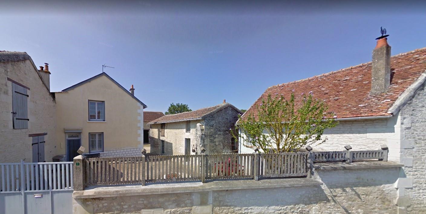 Maison Ancienne + Grange Avec 6520 M2 De Terrain Et Dependances
