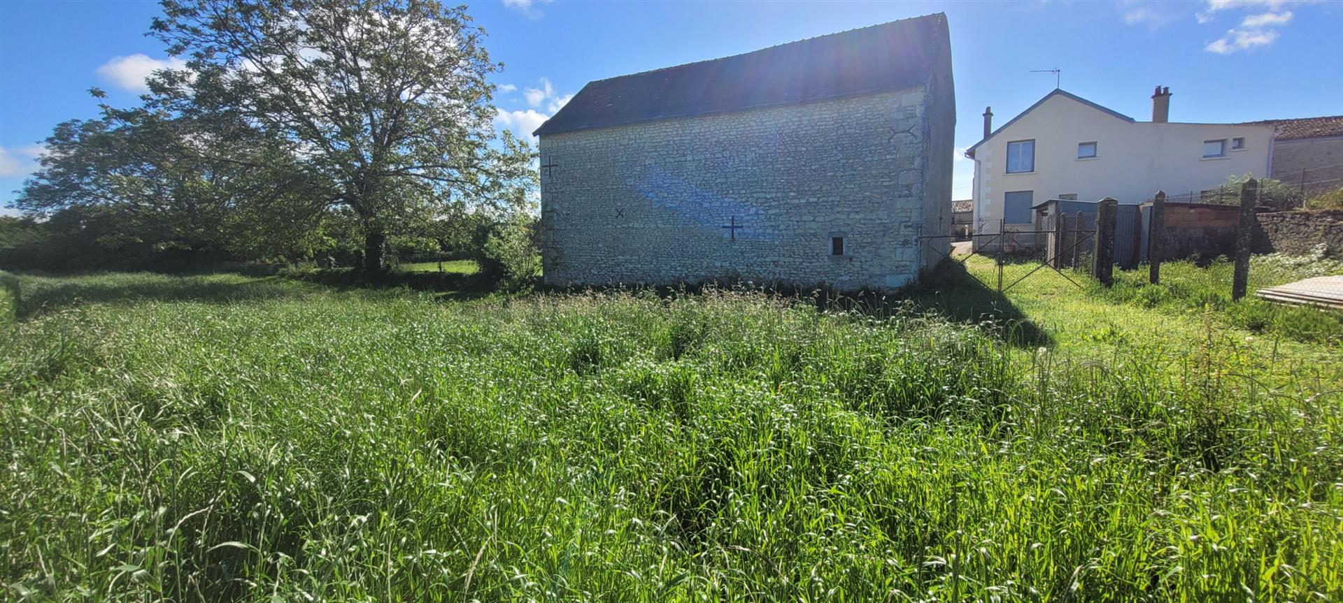 Maison Ancienne + Grange Avec 6520 M2 De Terrain Et Dependances