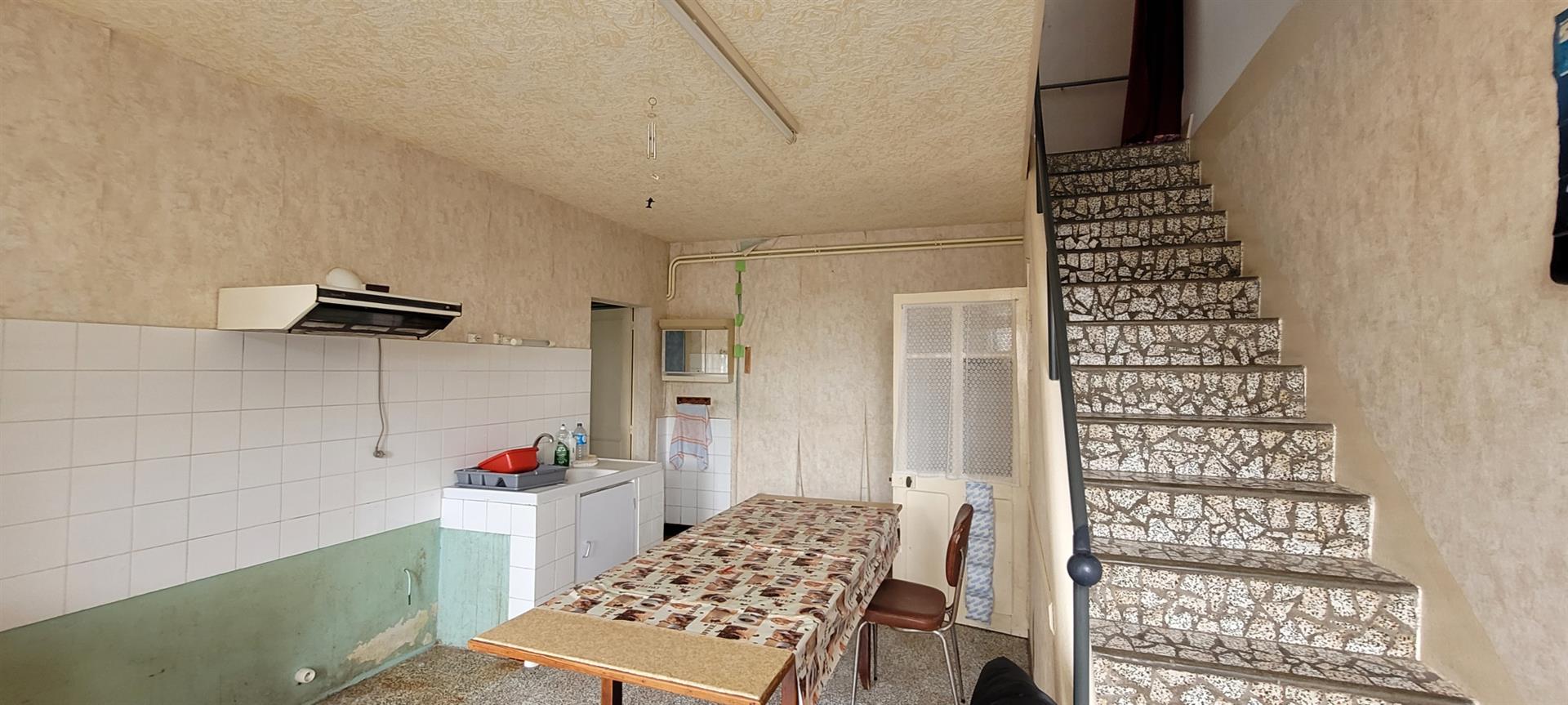 Maison Ancienne + Grange Avec 6520 M2 De Terrain Et Dependances