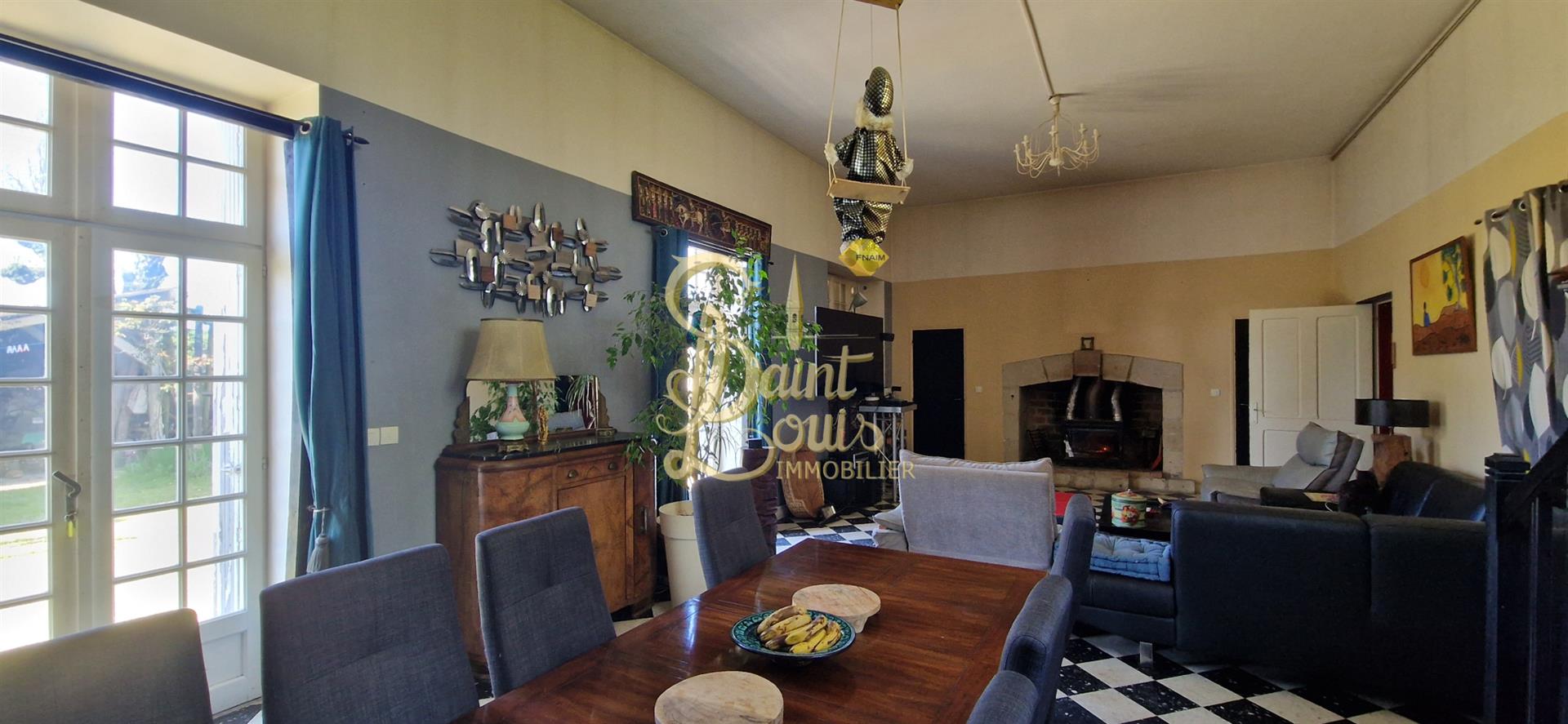 Ancien Couvent Offrant168 M2 Habit Sejour 53 M2 Et 4 Chambres